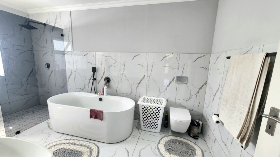 3 Bedroom Property for Sale in Hartenbos Heuwels Western Cape